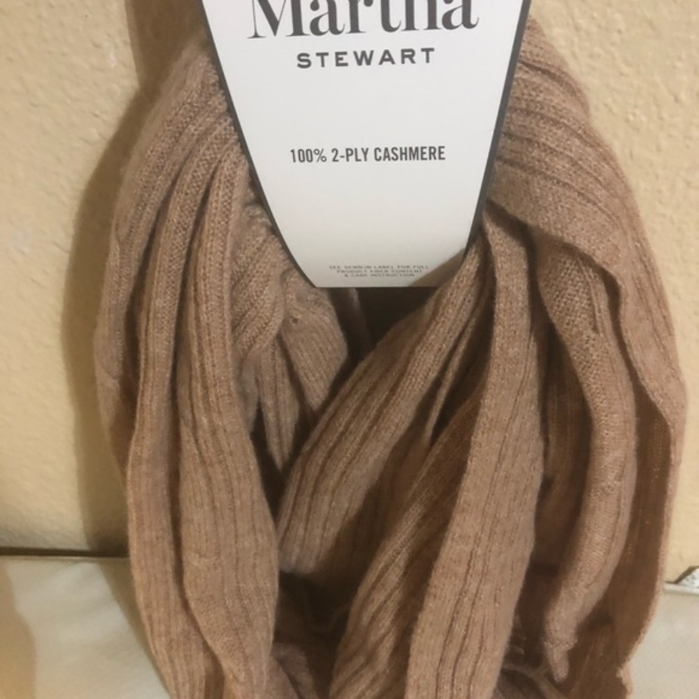 Martha Stewart luxury 2-ply cashmere light tan infinity scarf new